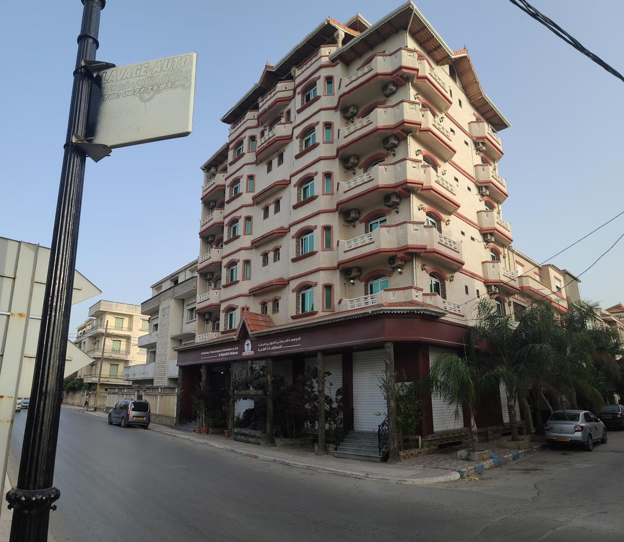 Jijel Koutama Bagian luar foto